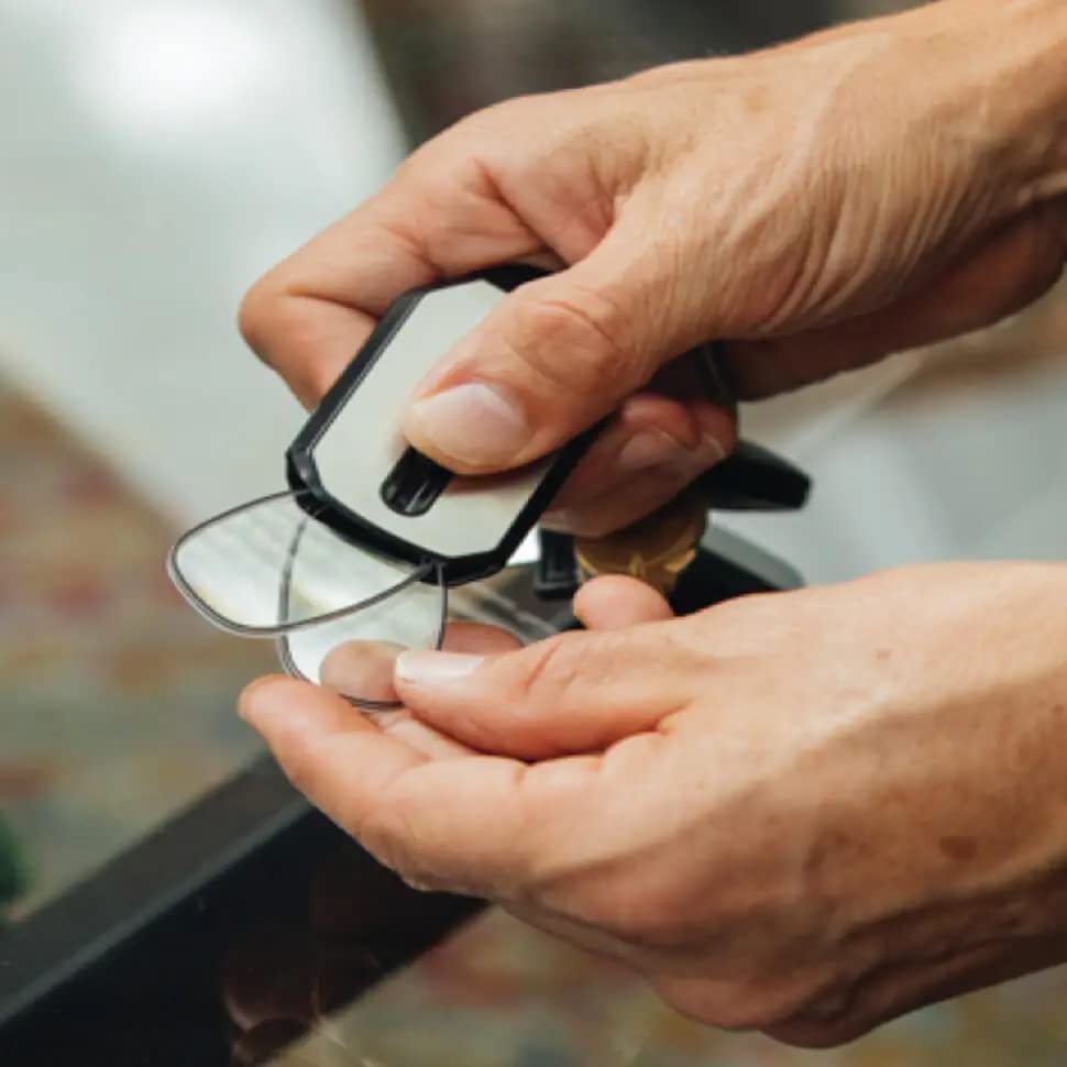 ThinOptics unisex adult Keychain Case + Reading Glasses, Black, 44 mm US